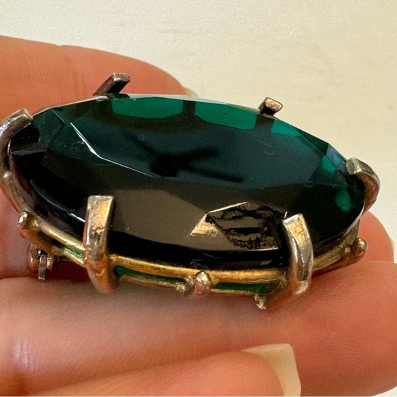 Big and Bold Gold Silver Tone Vintage Green Glass Rhinestone Brooch - Picture 5 of 12